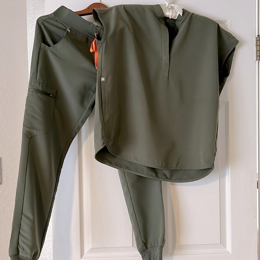 Women’s Figs Scrubs Olive Green, Size - X-Small